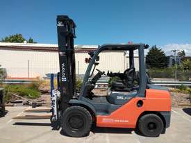 2018 TOYOTA 35J FORKLIFT - picture0' - Click to enlarge