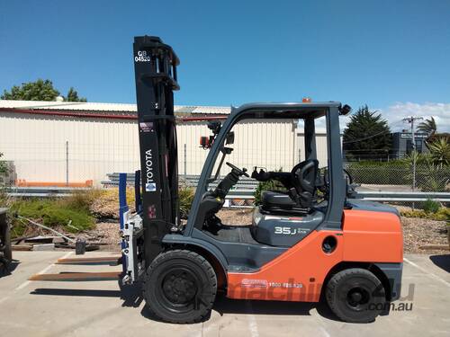 2018 TOYOTA 35J FORKLIFT