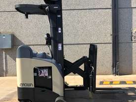 Crown Reach Forklift - picture0' - Click to enlarge