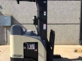 Crown Reach Forklift - picture2' - Click to enlarge