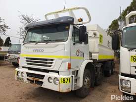 2011 Iveco Acco 2350K - picture2' - Click to enlarge