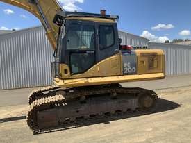 Komatsu PC200-7 - picture1' - Click to enlarge