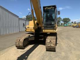 Komatsu PC200-7 - picture2' - Click to enlarge