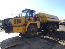 Komatsu HM300-2 Water Truck - picture0' - Click to enlarge