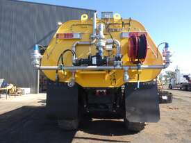 Komatsu HM300-2 Water Truck - picture1' - Click to enlarge
