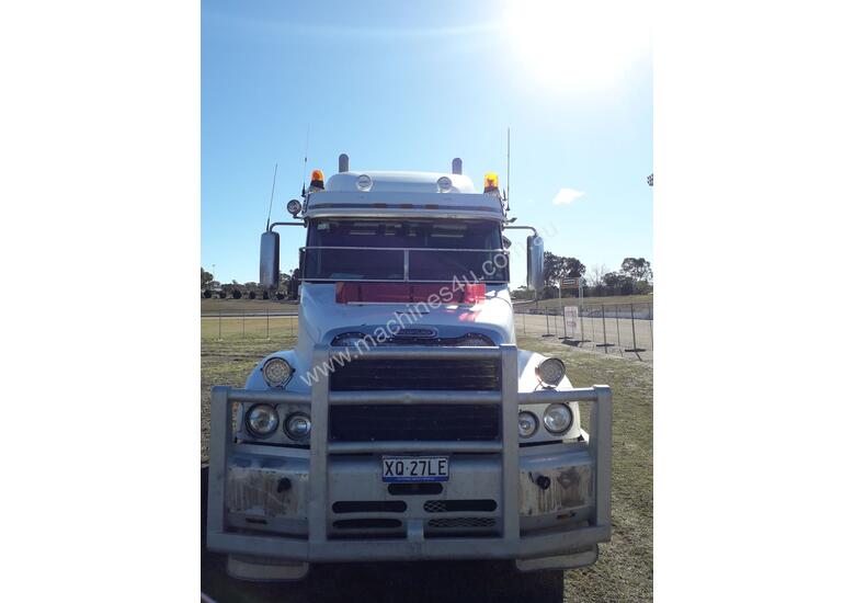 caption Freightliner Columbia CL120 Semi
