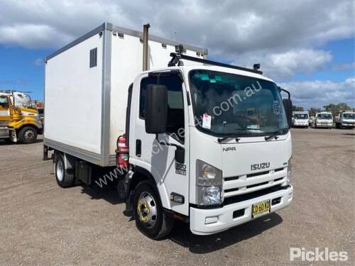 2015 Isuzu NPR 300 Med