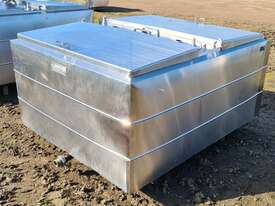 1,360lt STAINLESS STEEL TANK, MILK VAT - picture1' - Click to enlarge