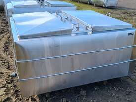 1,360lt STAINLESS STEEL TANK, MILK VAT - picture2' - Click to enlarge