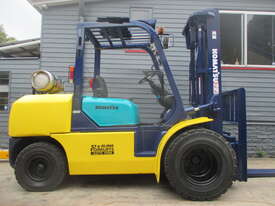 Komatsu 4.5 ton LPG Used Forklift #1584 - picture0' - Click to enlarge