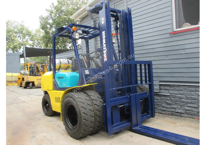 caption Komatsu 4.5 ton LPG Used Forklift #1584