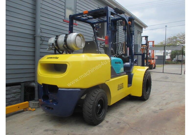 caption Komatsu 4.5 ton LPG Used Forklift #1584