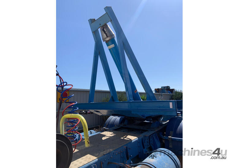 caption Custom 40' Triaxle Tipping Skel Trailer