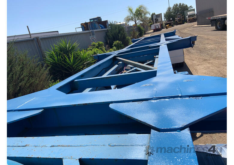 caption Custom 40' Triaxle Tipping Skel Trailer