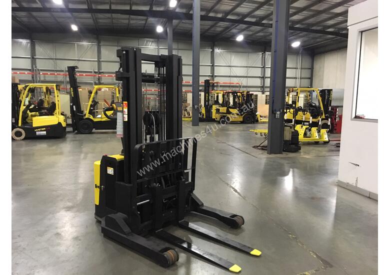 caption 1.5T Battery Electric Walkie Stacker