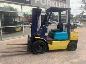 Komatsu 2.5 Tonne Container Mast Forklift - picture0' - Click to enlarge