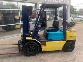 Komatsu 2.5 Tonne Container Mast Forklift - picture1' - Click to enlarge