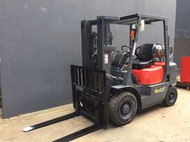 Mitsubishi FG25K 2.5 Ton LPG forklift Container Mast - Refurbished & Repainted - picture0' - Click to enlarge