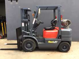 Mitsubishi FG25K 2.5 Ton LPG forklift Container Mast - Refurbished & Repainted - picture1' - Click to enlarge