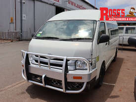 TOYOTA COMMUTER HIACE MINI BUS - picture1' - Click to enlarge