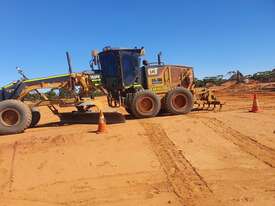 Grader CAT one owner - picture0' - Click to enlarge