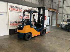 TOYOTA 8FG25 35117 DELUXE 2.5 TON 2500 KG CAPACITY LPG GAS FORKLIFT 6000  MM 3 STAGE - picture0' - Click to enlarge