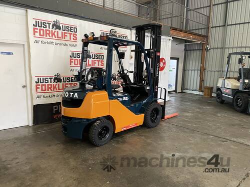TOYOTA 8FG25 35117 DELUXE 2.5 TON 2500 KG CAPACITY LPG GAS FORKLIFT 6000  MM 3 STAGE