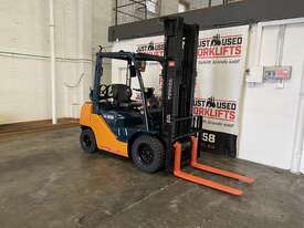 TOYOTA 8FG25 35117 DELUXE 2.5 TON 2500 KG CAPACITY LPG GAS FORKLIFT 6000  MM 3 STAGE - picture1' - Click to enlarge
