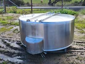 STAINLESS STEEL TANK, MILK VAT 1500lt - picture2' - Click to enlarge