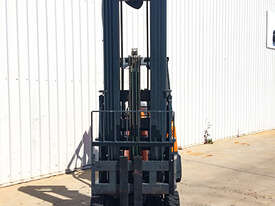 2.0T LPG Narrow Aisle Forklift - picture1' - Click to enlarge
