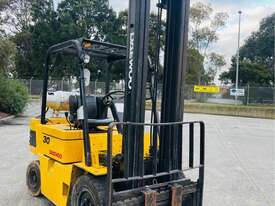 DAEWOO G30S 3T LPG FORKLIFT SIDE SHIFT - picture1' - Click to enlarge