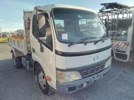 Hino XZU305R - picture0' - Click to enlarge