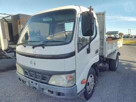 Hino XZU305R - picture1' - Click to enlarge