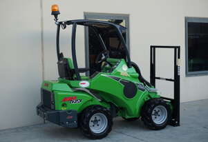 Avant 523 BeePro Mini Loader with Flip Up Pallet Forks