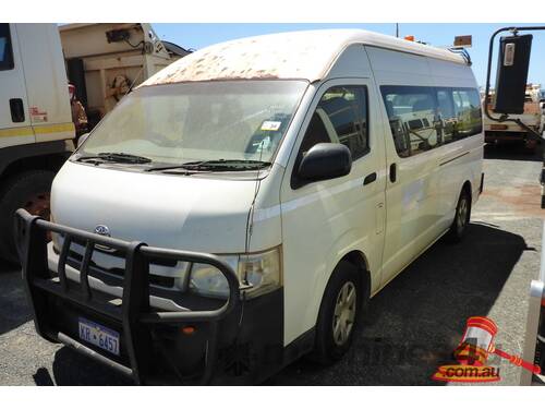 2012 TOYOTA HIACE COMMUTER BUS