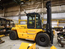 NEW 16t Omega Forklift - Aircon Cab with Fork Positioner - picture0' - Click to enlarge