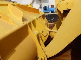 Komatsu WA470-7 Loader/Tool Carrier Loader - picture2' - Click to enlarge