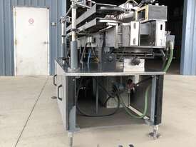 Labelling Machine - picture0' - Click to enlarge