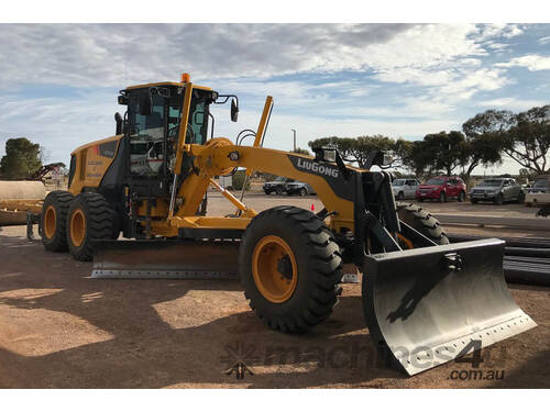 Grader 17T  - Superior Design and Operator Comfort