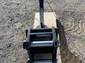 EXCAVATOR RIPPER ATTACHMENT (UNUSED) - picture1' - Click to enlarge