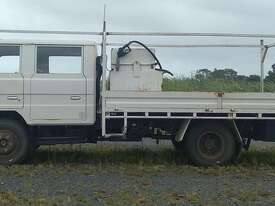 TRAY TRUCK 1988 FORD TRADER DUAL CAB - picture2' - Click to enlarge