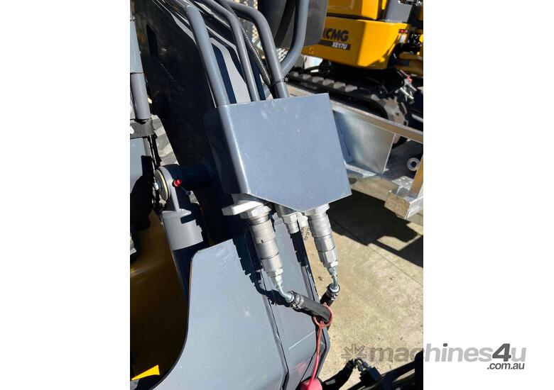 caption Skid Steer: XC7-SR08 Loader 3.1T