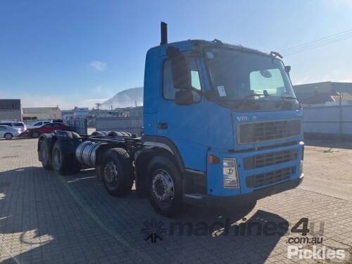 2004 Volvo FM9 Cab Chassis Day Cab