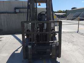 Yale Forklift - Petrol 2.5 Tonne - picture0' - Click to enlarge