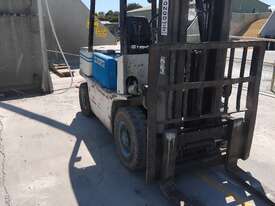 Yale Forklift - Petrol 2.5 Tonne - picture0' - Click to enlarge