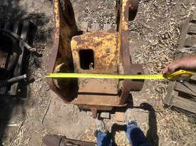 Excavator Head Pin Bracket - picture1' - Click to enlarge