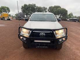 2019 Toyota Hilux SR Diesel - picture1' - Click to enlarge