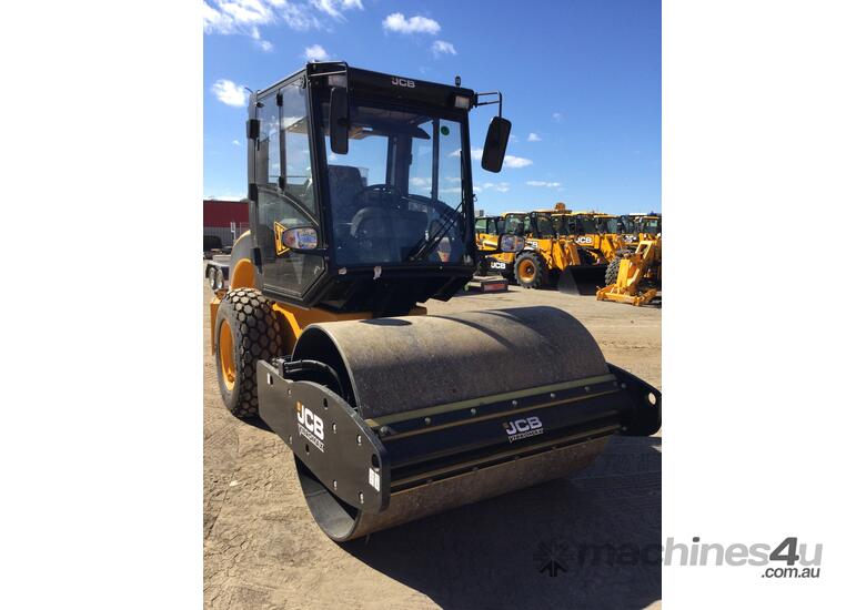 caption UNUSED 2023 JCB VM75D SMOOTH DRUM ROLLER U4686