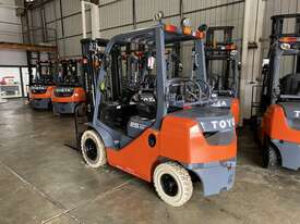 TOYOTA 8FG25 DELUXE 65495 2016 MODEL 2.5 TON 2500 KG CAPACITY LPG GAS FORKLIFT 4700 MM 3 STAGE  - picture0' - Click to enlarge