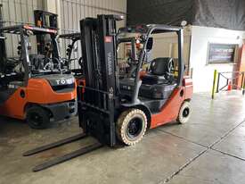TOYOTA 8FG25 DELUXE 65495 2016 MODEL 2.5 TON 2500 KG CAPACITY LPG GAS FORKLIFT 4700 MM 3 STAGE  - picture1' - Click to enlarge